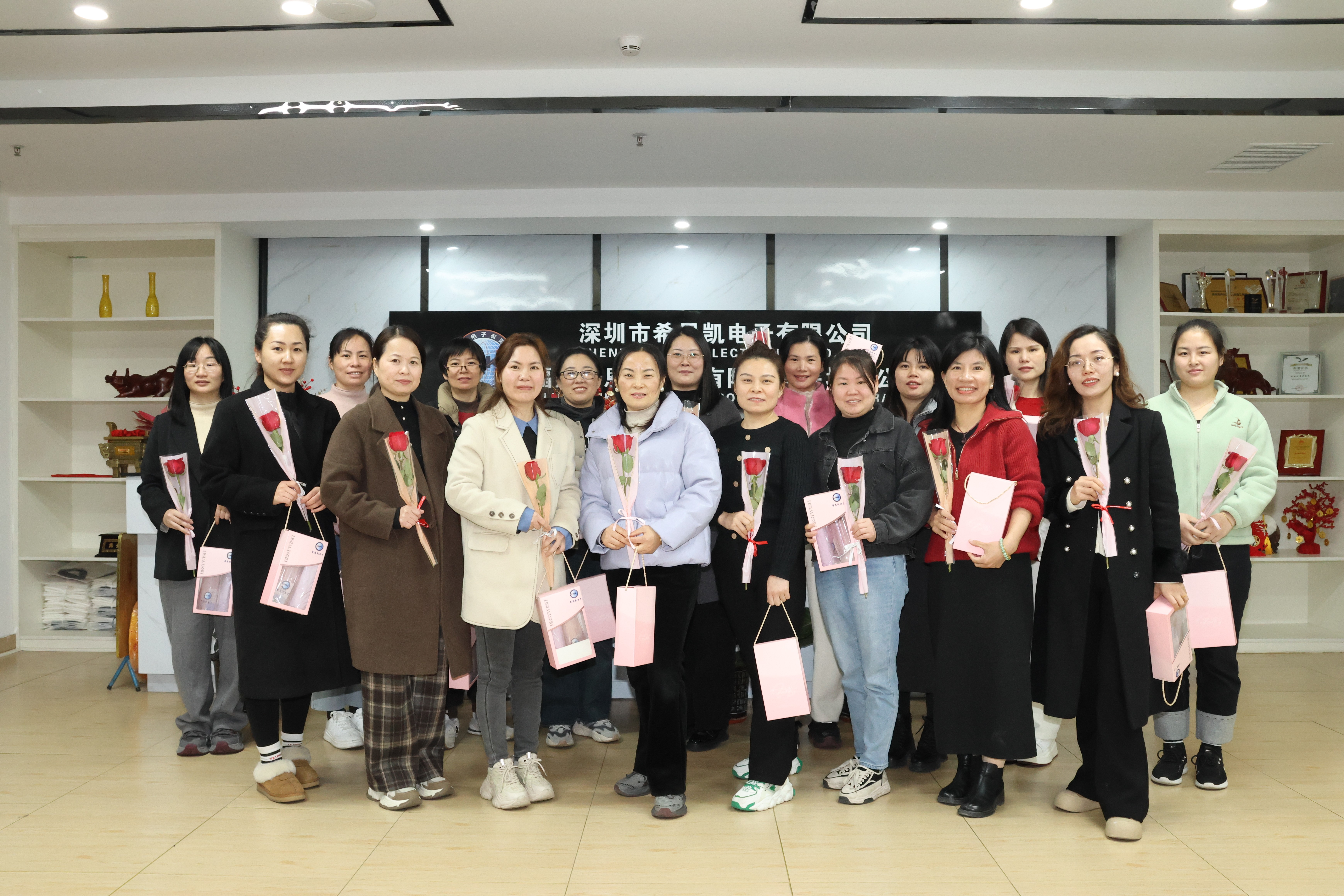 ຄໍາຍ້ອງຍໍພິເສດສໍາລັບ 