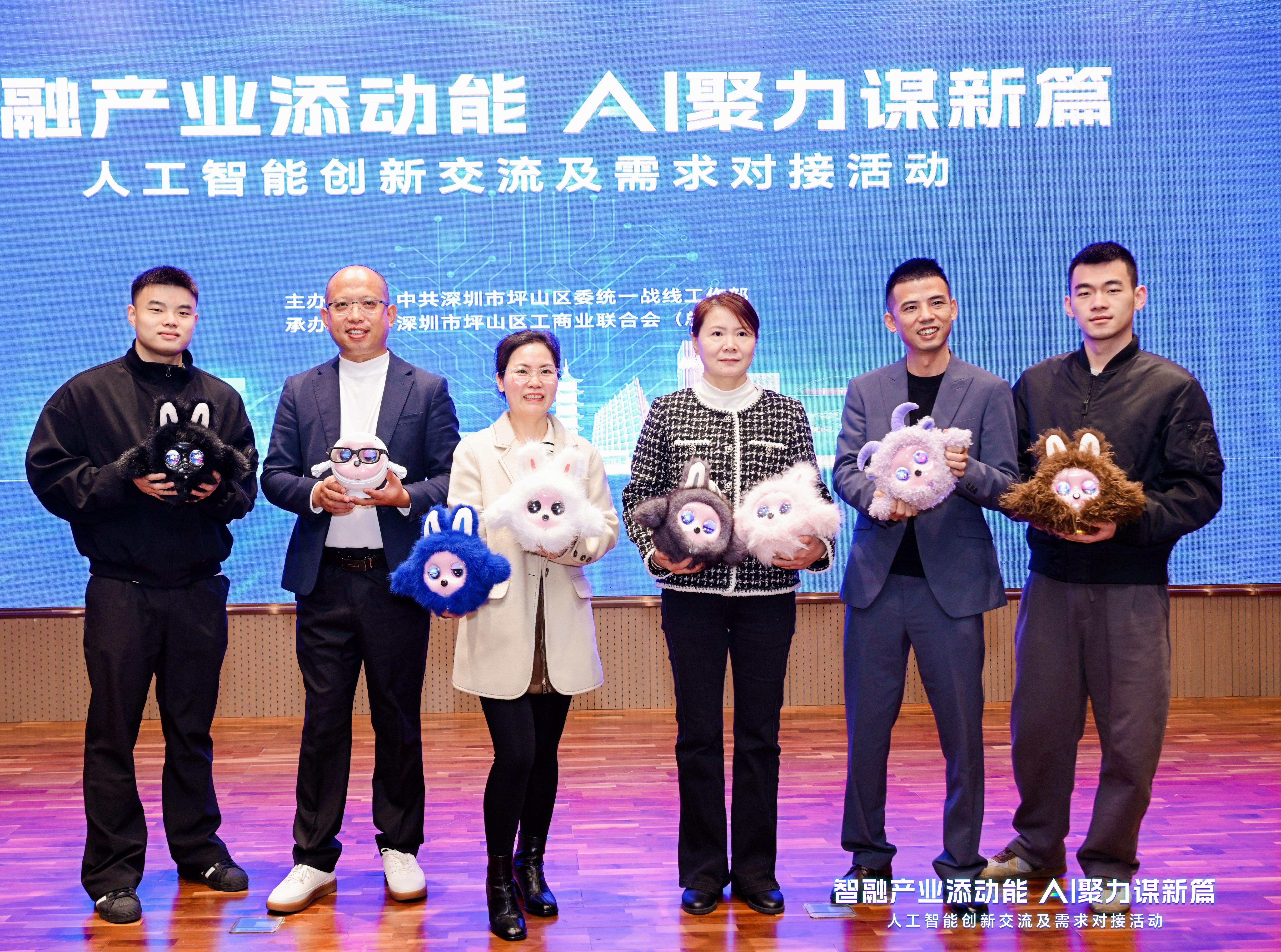 ຄວາມສະຫຼາດປະສົມປະສານເຂົ້າໃນອຸດສາຫະກໍາ, ເພີ່ມຈັງຫວະ Momentum | CNK Electronics 'Ai Hot Robot K-Baby ສ່ອງແສງທີ່ສູນພັດທະນາຄວາມປະດິດສ້າງ Pingshan, ໄດ້ຈັບເພື່ອນຂອງຜູ້ຊົມ!